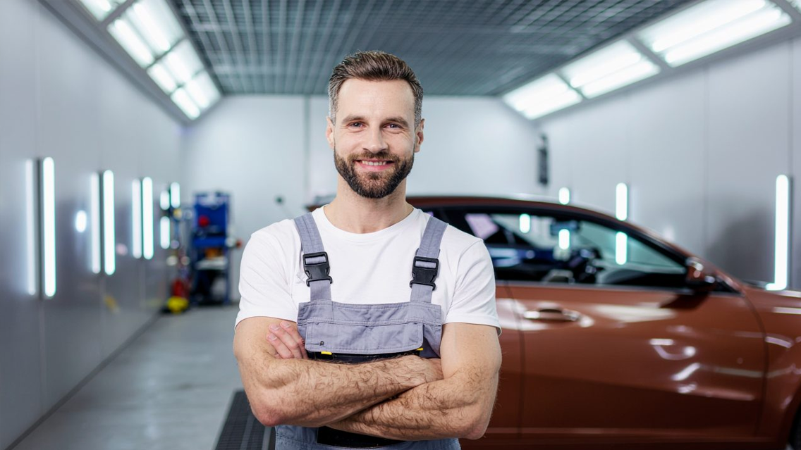 Professioneller Fahrzeugservice mit Fahrzeugaufbereitung, Reifenservice und Werkstattleistungen aus einer Hand