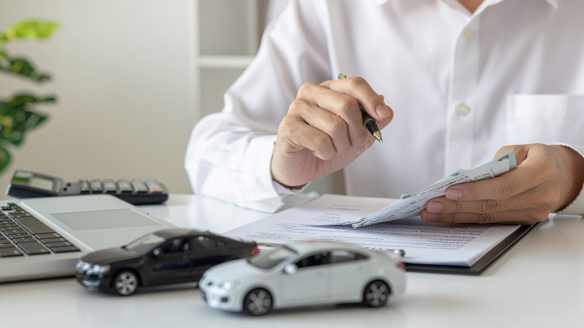 Professioneller Unfallservice mit Schadenmanagement, Reparaturkoordination und Ersatzwagenservice